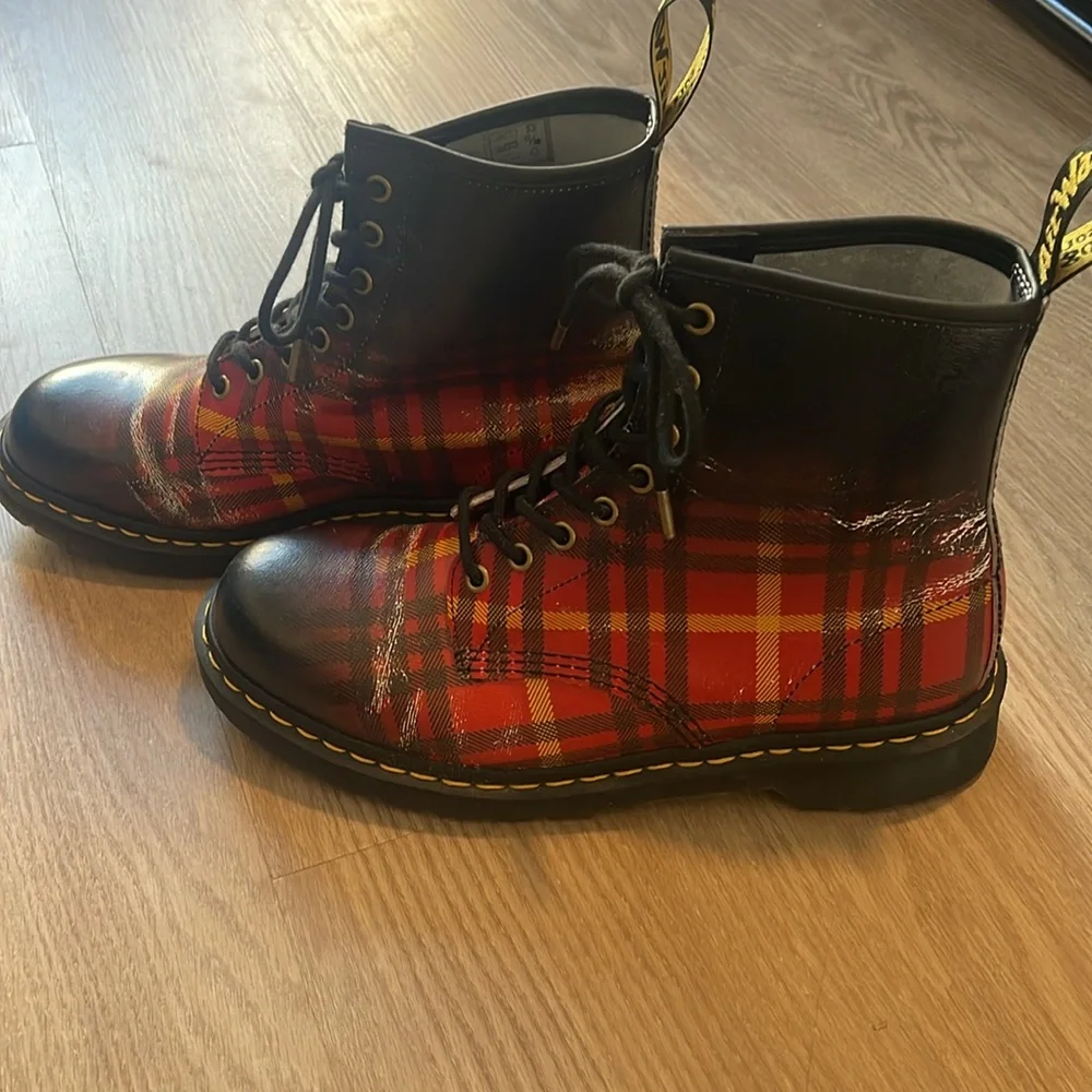 DR. MARTENS Tartan 1460 Black/Plaid Leather Boots Womens Size 11 - Picture 6 of 7